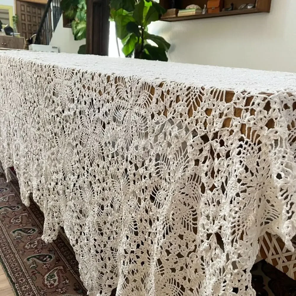 Vintage Handcrafted Off White Crochet Round Tablecloth Scalloped Edge 90x90